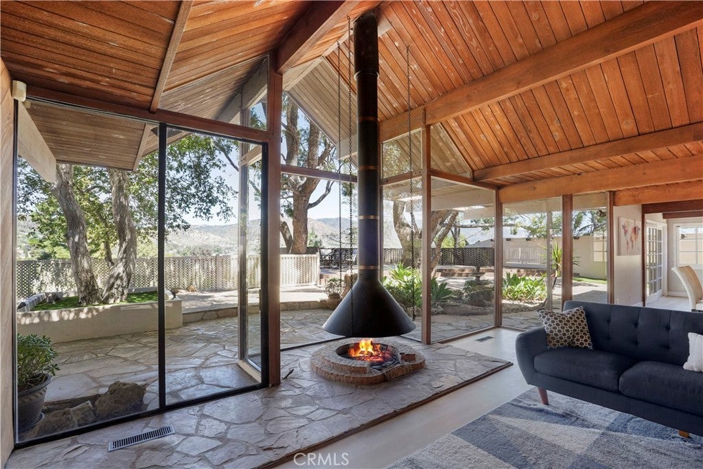 Photo of Listing #SR25066193