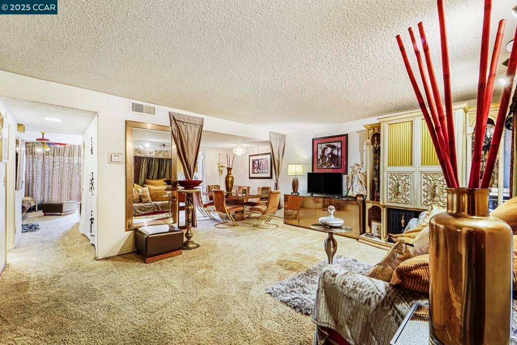 Photo of Listing #41090956