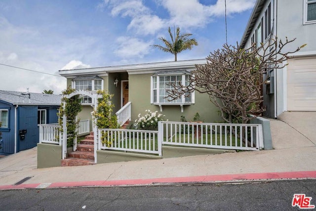 835 8th Street, Hermosa Beach.