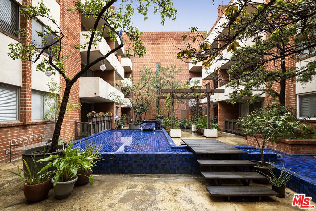 Photo of Listing #25517469