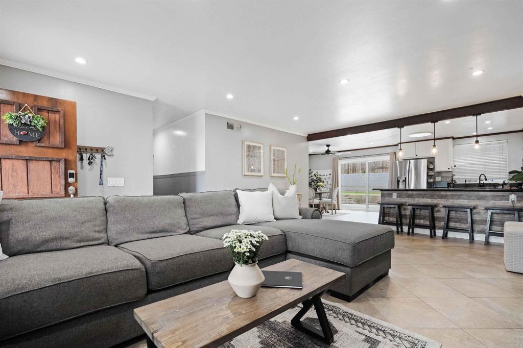 Photo of Listing #PTP2502220