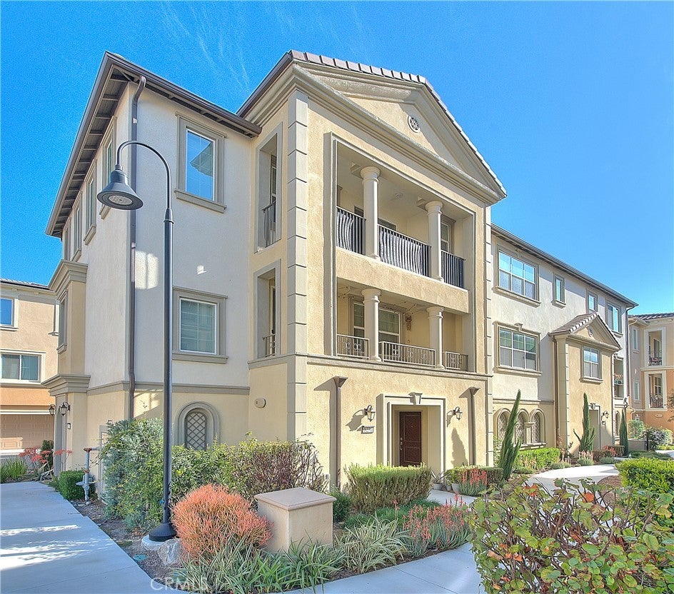 Photo of Listing #IV25067461