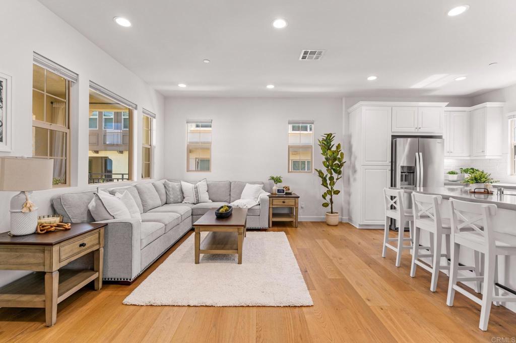 Photo of Listing #PTP2502225