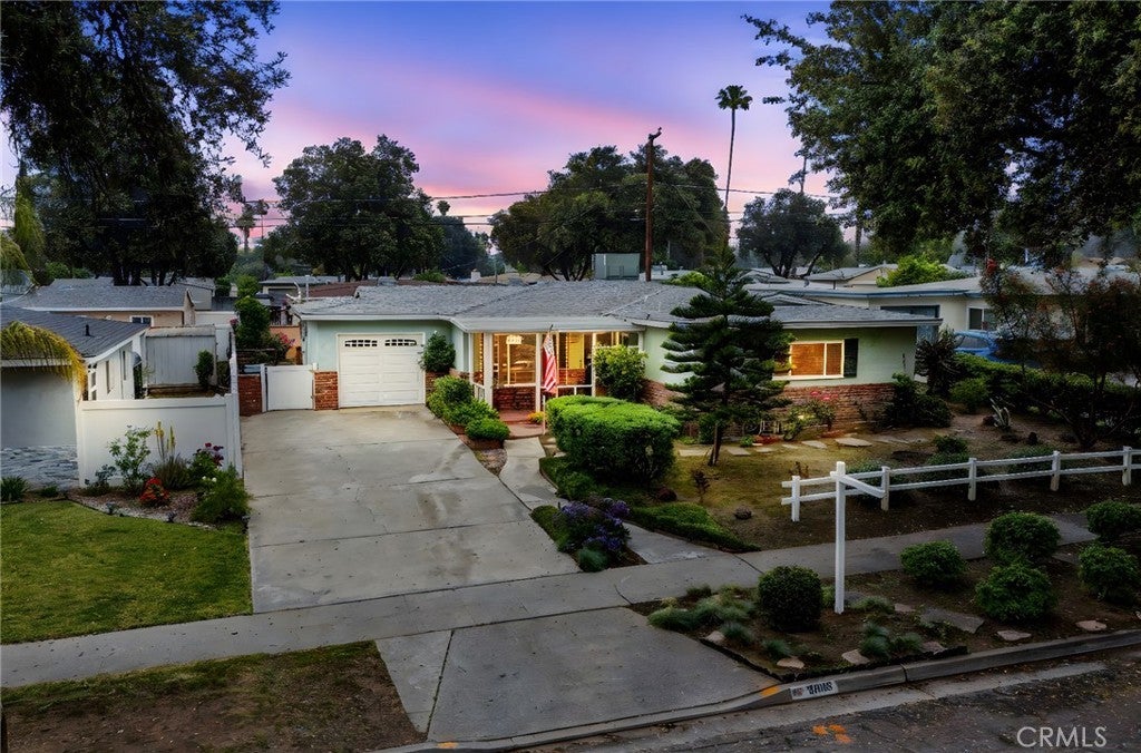 Photo of Listing #IV25066810