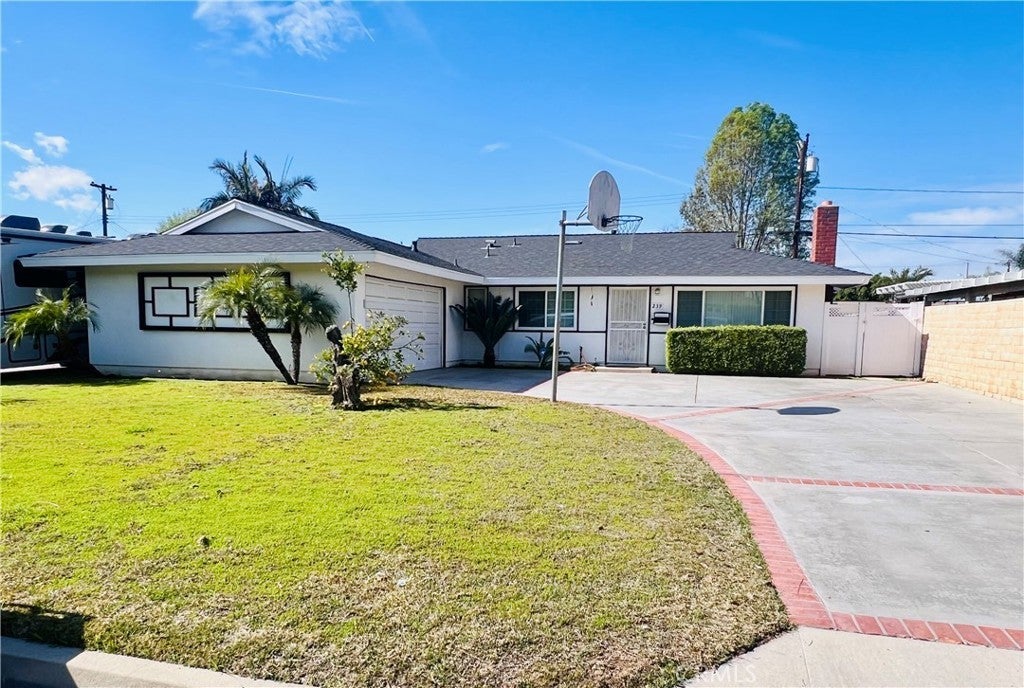 Photo of Listing #IV25059111