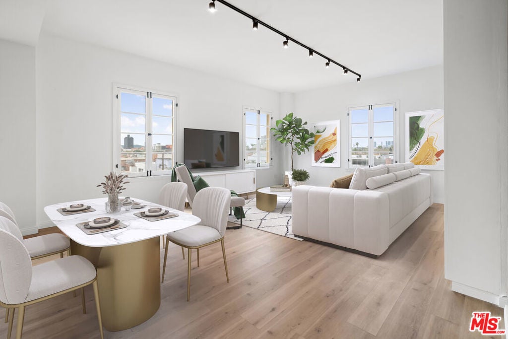 Photo of Listing #25517599