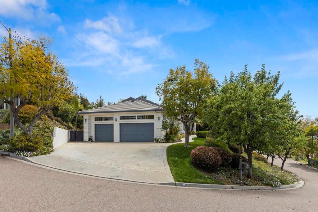 Photo of Listing #PTP2502242