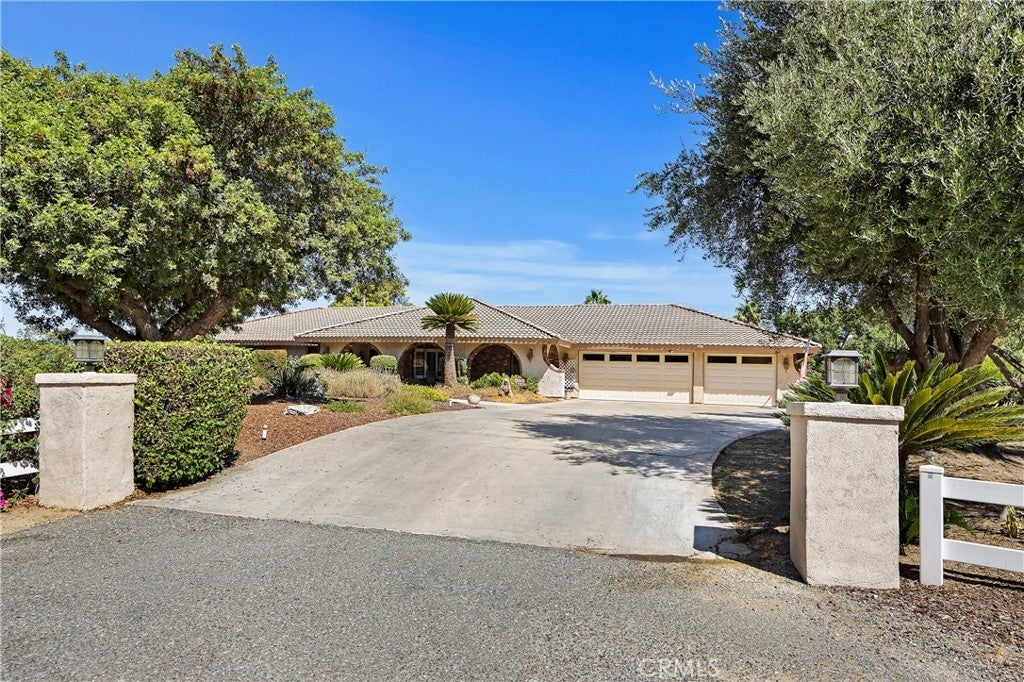 Photo of Listing #IV25066575