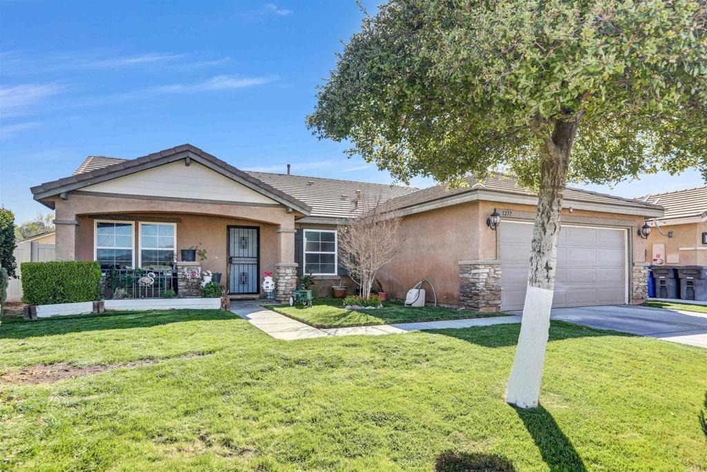 Photo of Listing #PTP2502252