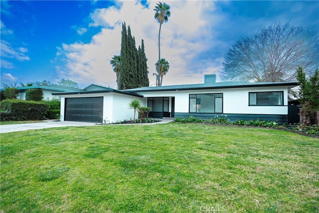 Photo of Listing #IV25067230