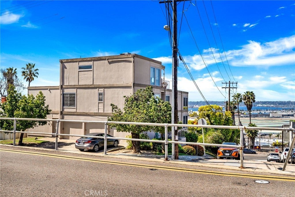 Photo of Listing #DW25067694