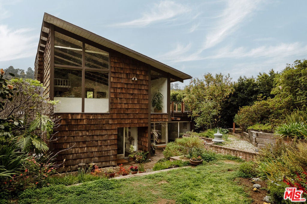 Photo of Listing #25518355