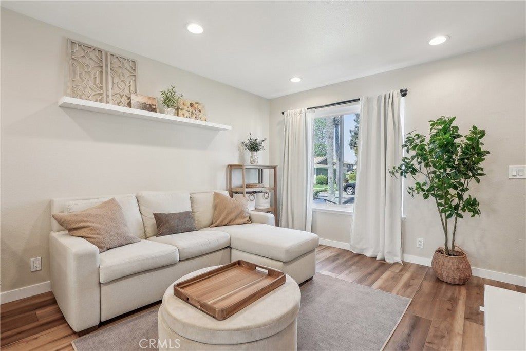 Photo of Listing #OC25069045