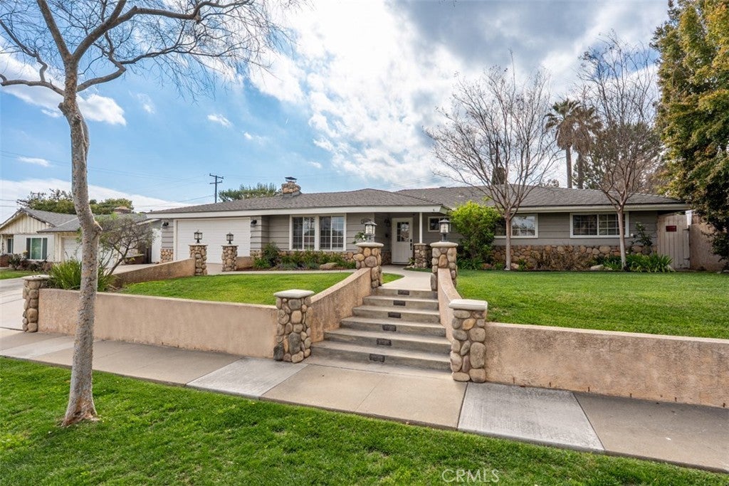 Photo of Listing #IV25069529