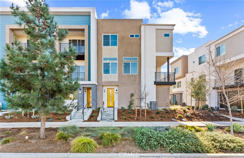 Photo of Listing #IV25069890