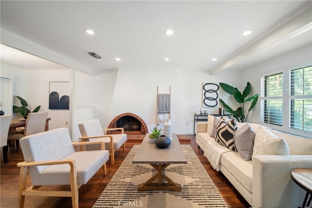 Photo of Listing #CV25070042