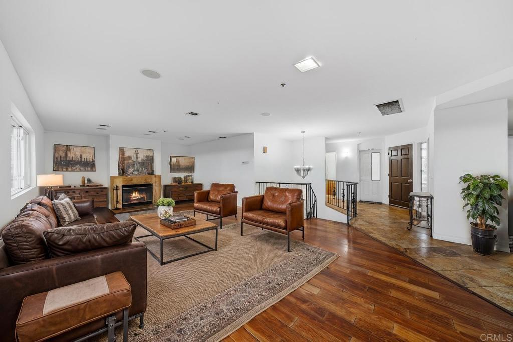 Photo of Listing #PTP2502289