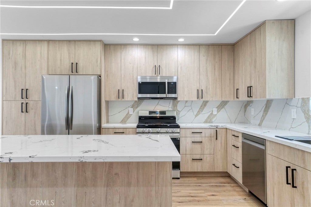 Photo of Listing #SR25065995