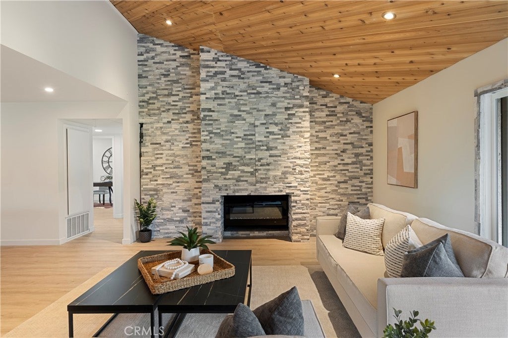 Photo of Listing #PW25066822