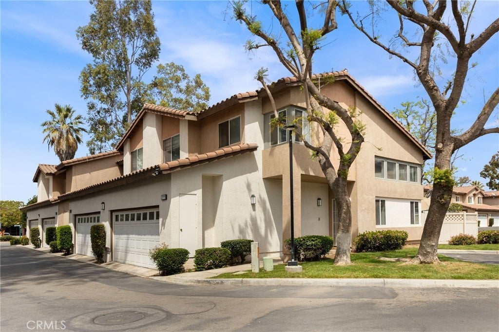 Photo of Listing #IV25071947