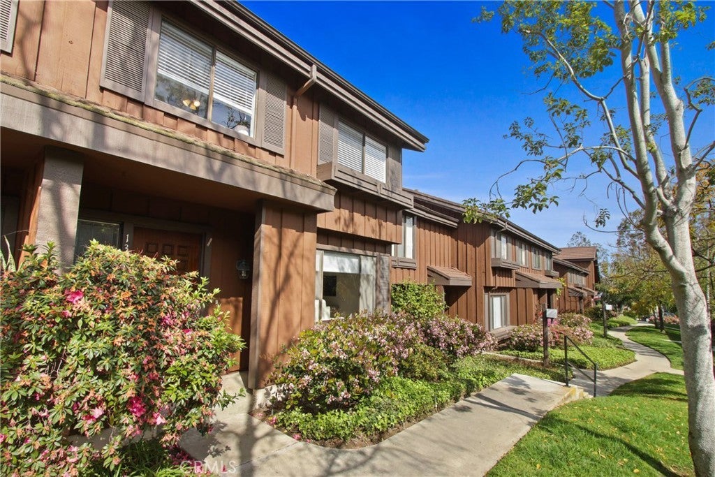 Photo of Listing #PV25064103