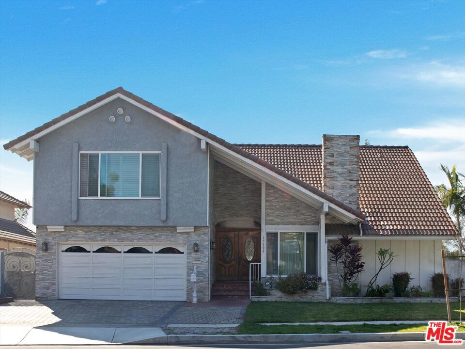 Photo of Listing #25495895