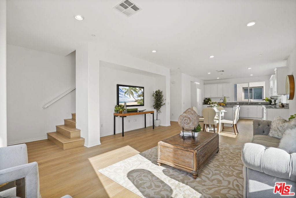 Photo of Listing #25516263