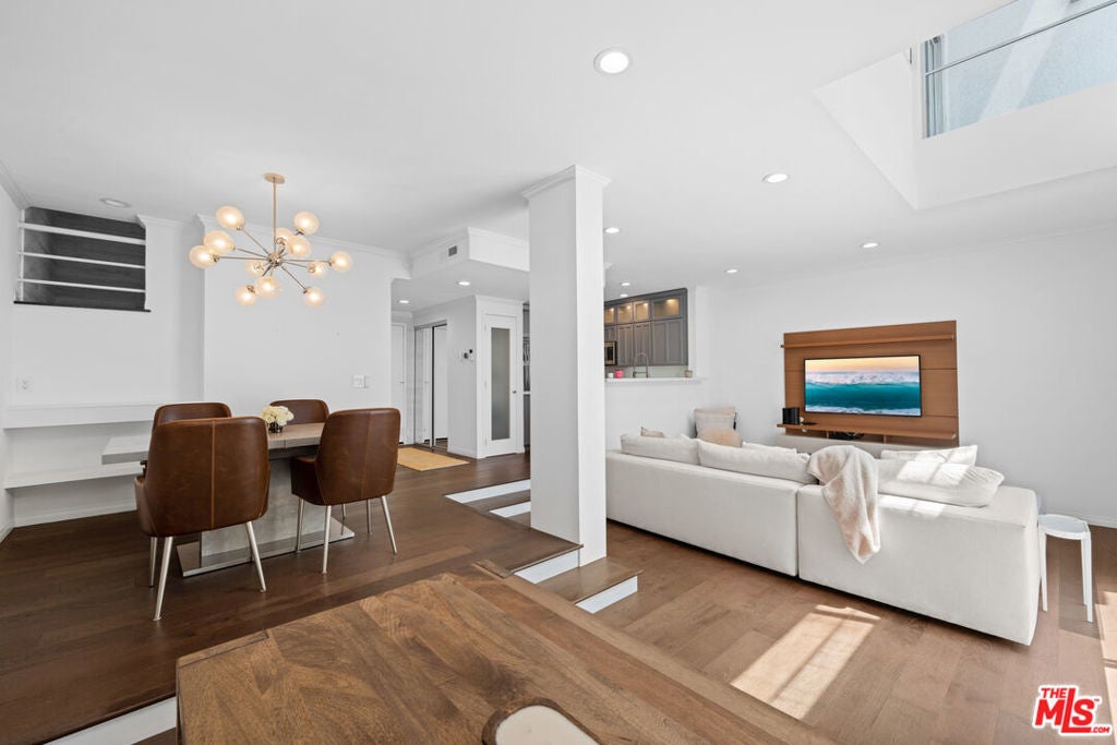 Photo of Listing #25517235