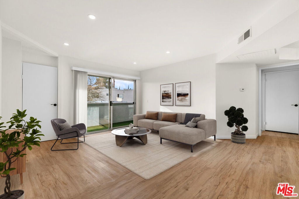 Photo of Listing #25518889