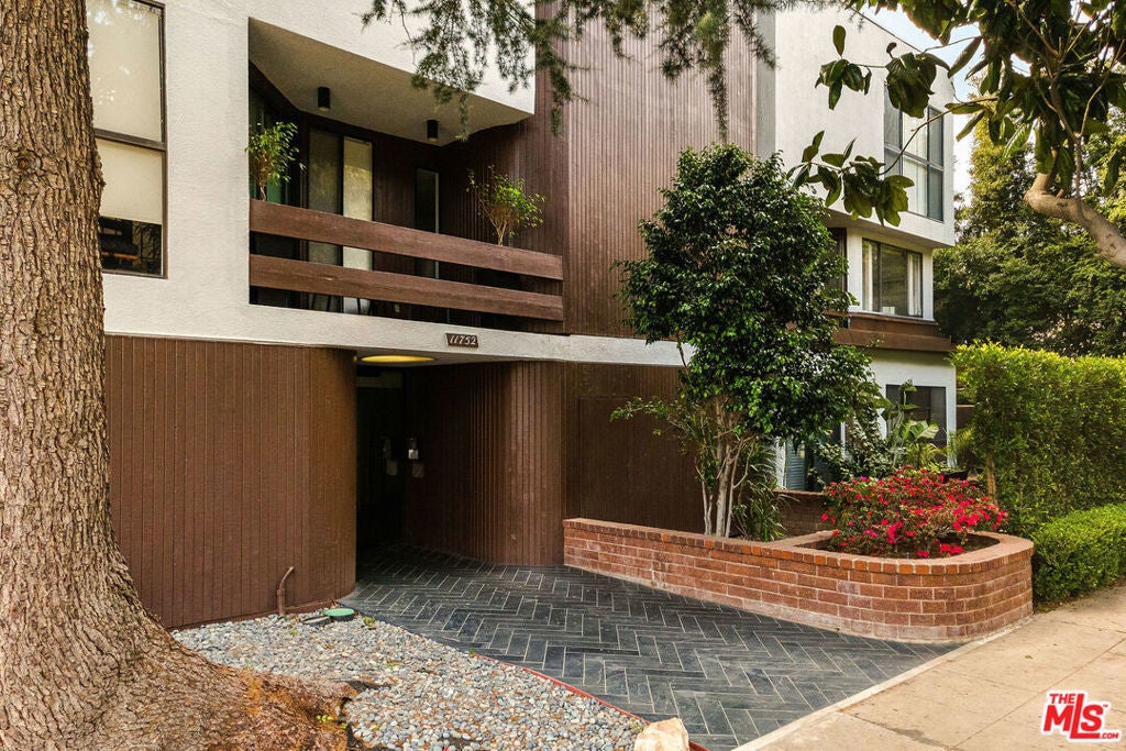 Photo of Listing #25519797