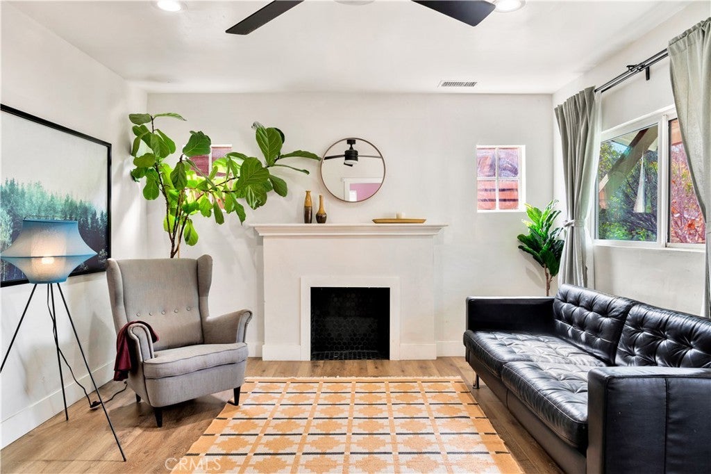 Photo of Listing #PW25037630