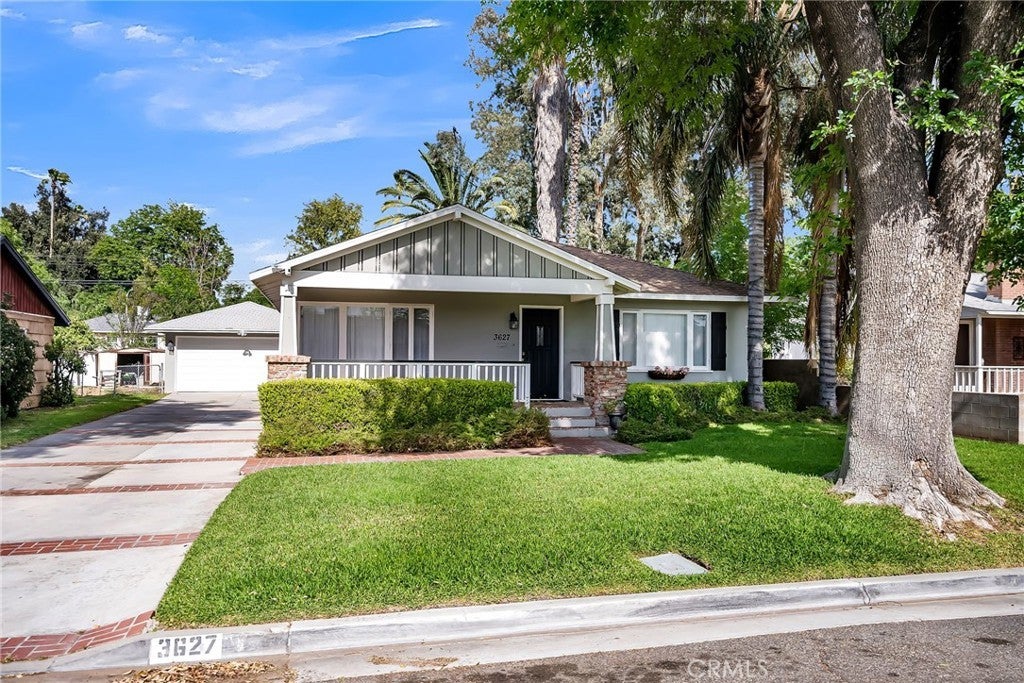 Photo of Listing #IV25073274