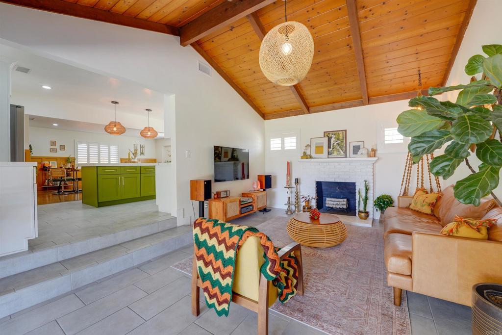 Photo of Listing #PTP2502401