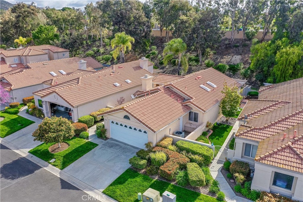 Photo of Listing #IV25067385