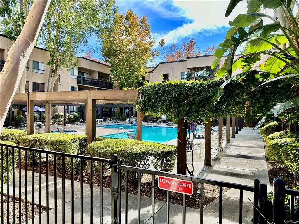 Photo of Listing #SR25073980