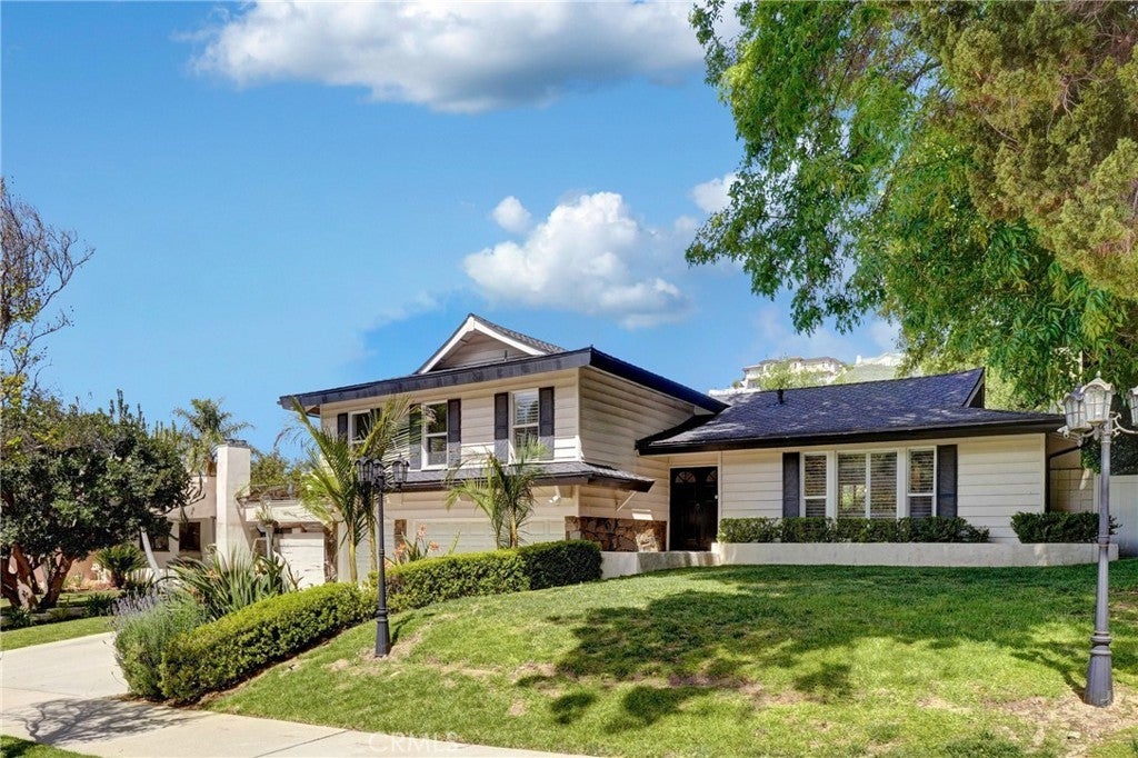 Photo of Listing #SR25073985