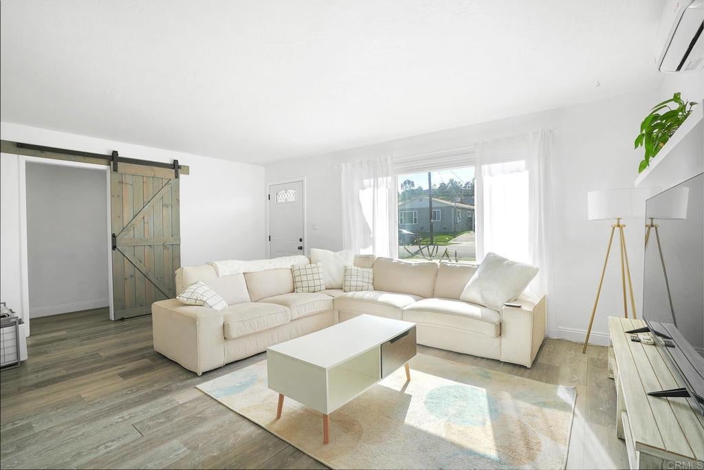 Photo of Listing #PTP2502419