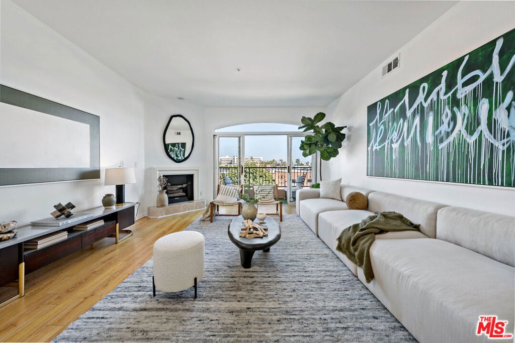 Photo of Listing #25521263