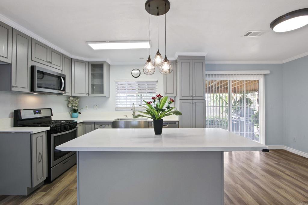 Photo of Listing #PTP2502431