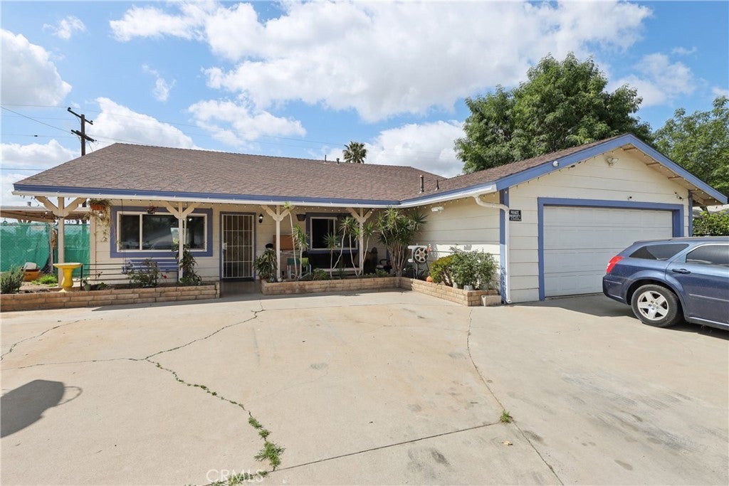 Photo of Listing #IV25070796