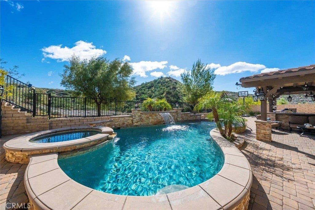 Photo of Listing #SR25073615