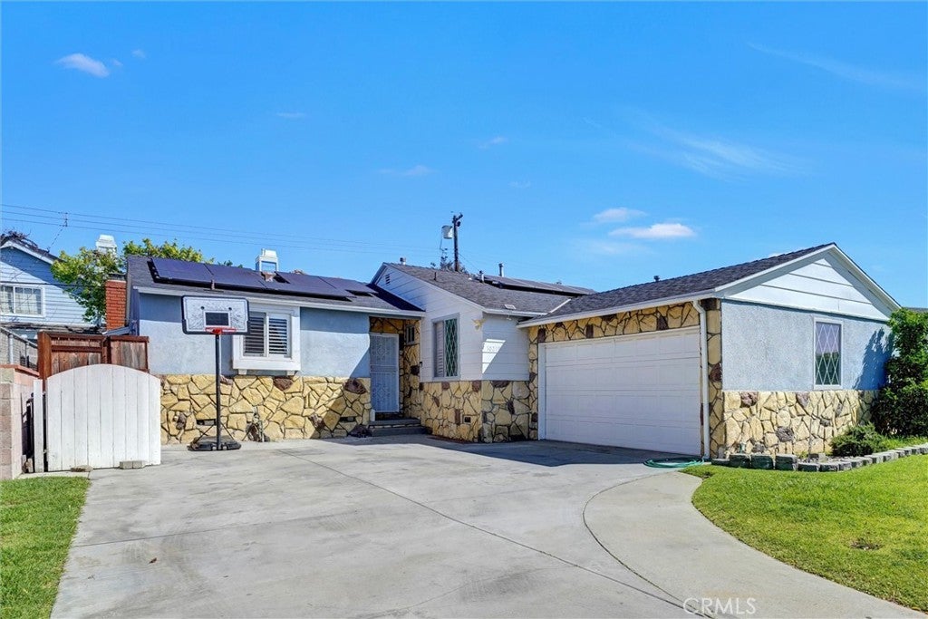 Photo of Listing #RS25074070