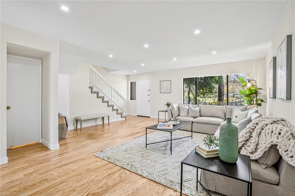 Photo of Listing #PV25073936