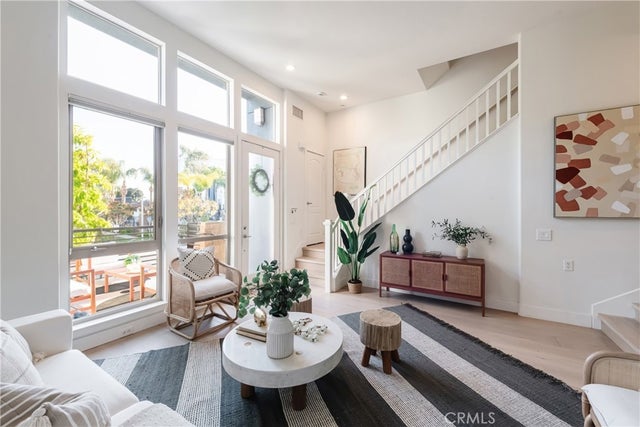 5405 W 149th Place 4, Hawthorne.