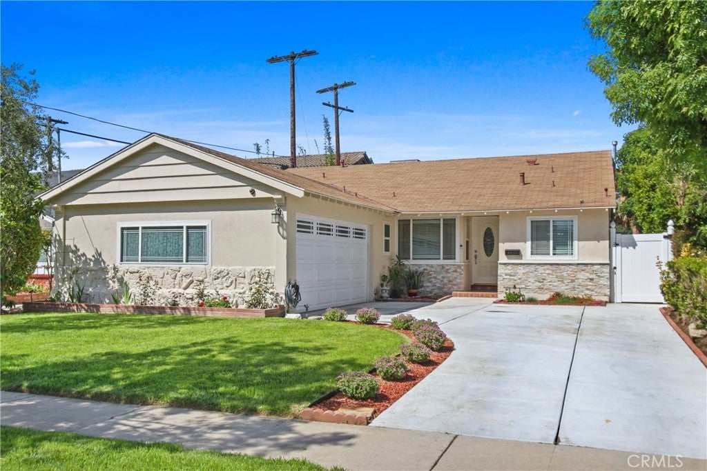 Photo of Listing #IV25075346