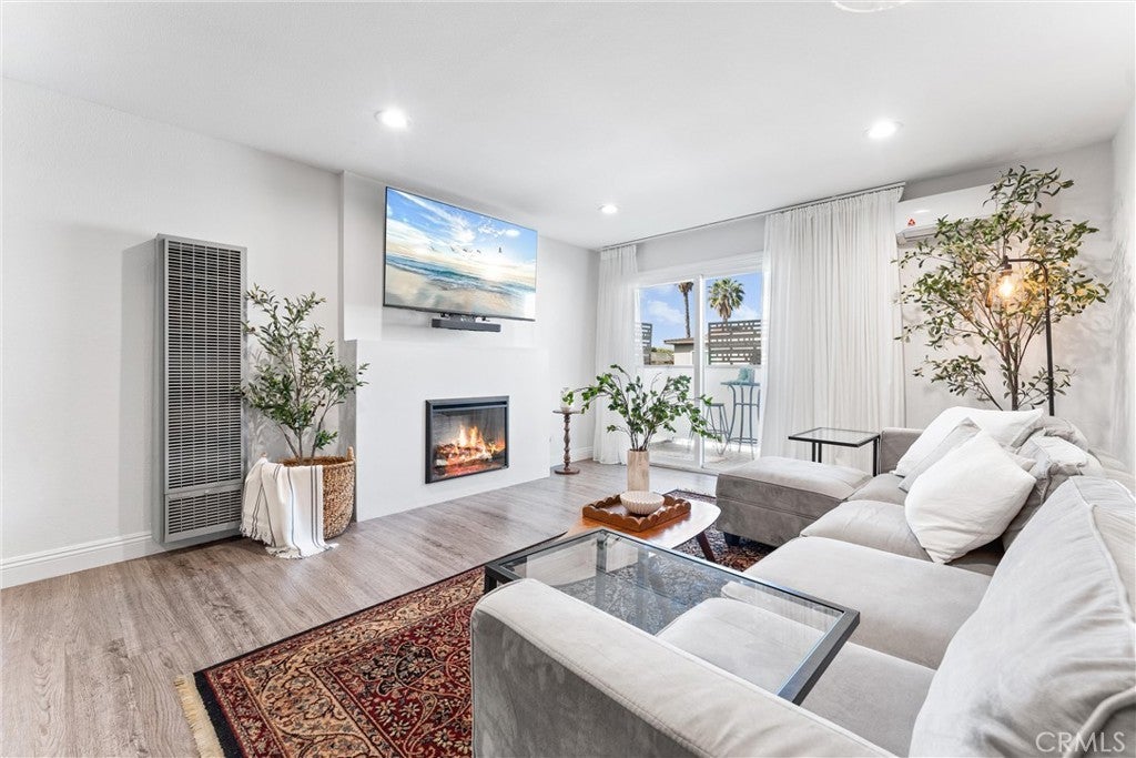 Photo of Listing #DW25069755