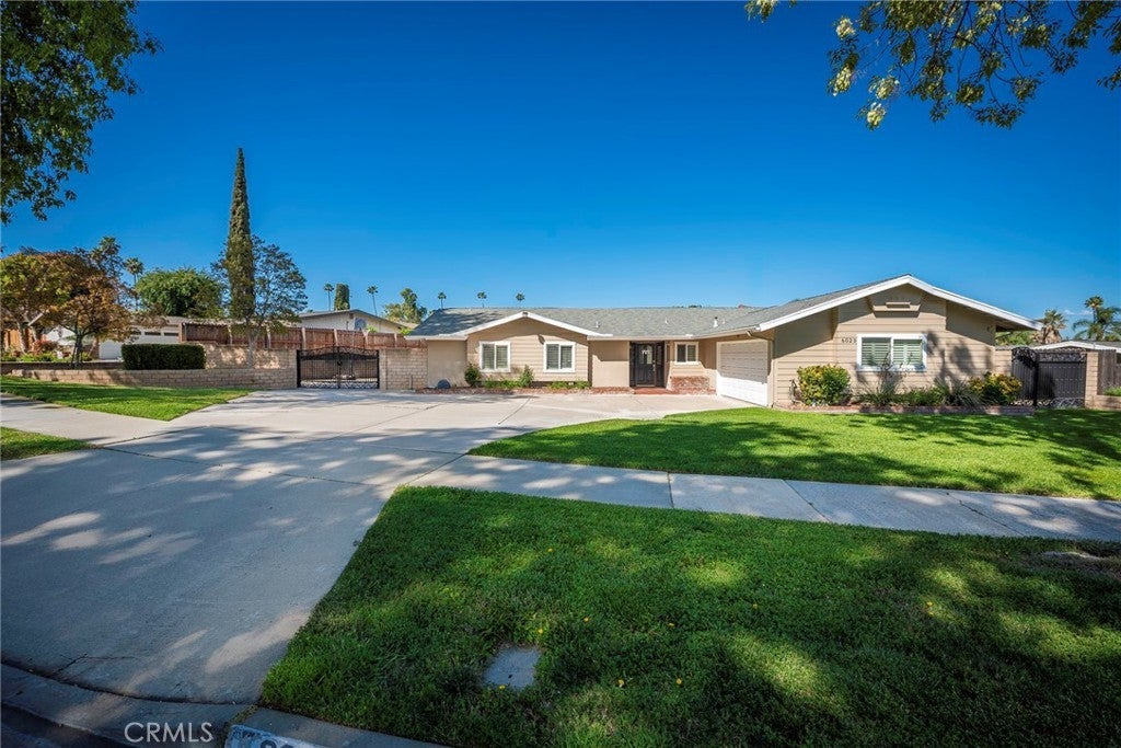 Photo of Listing #IV25075480