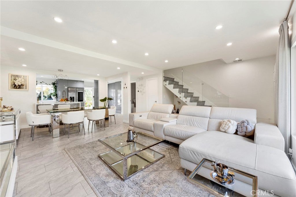 Photo of Listing #SR25075329