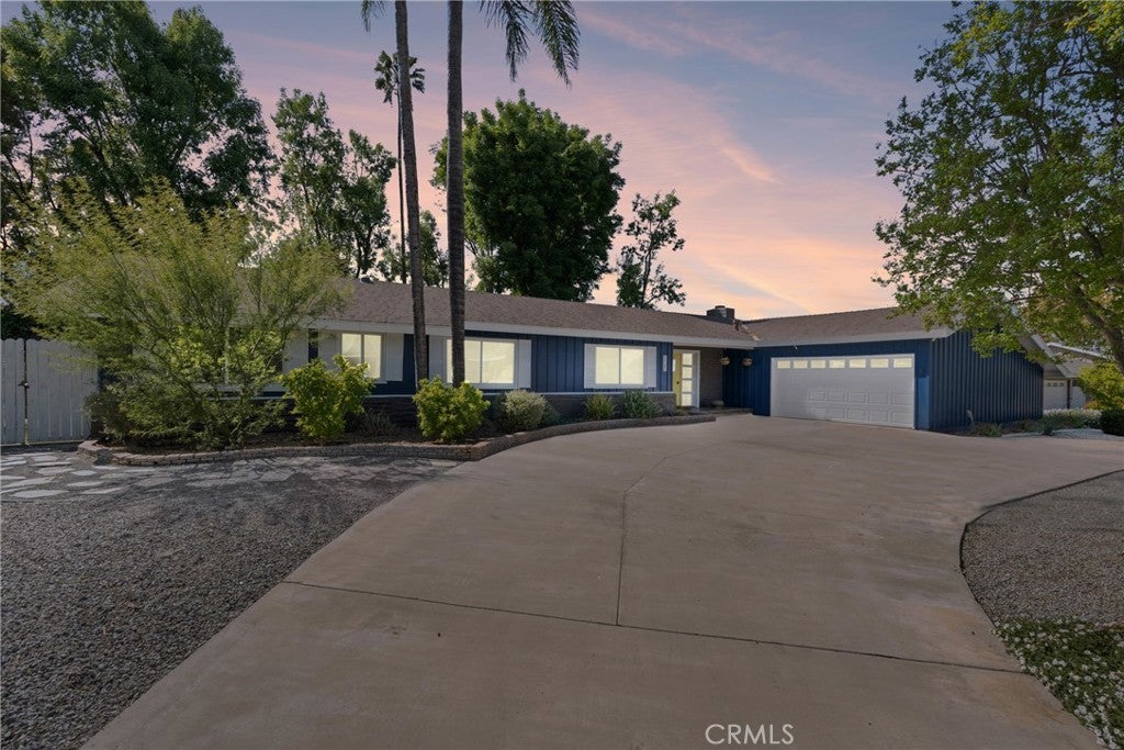 Photo of Listing #IV25076837