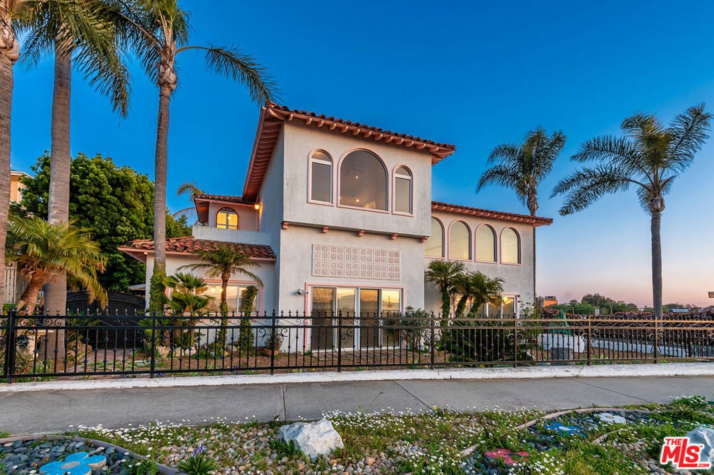 Photo of Listing #25513291